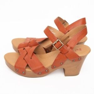 Korks. New!‎  Bagley Chunky Heeled Sandal.